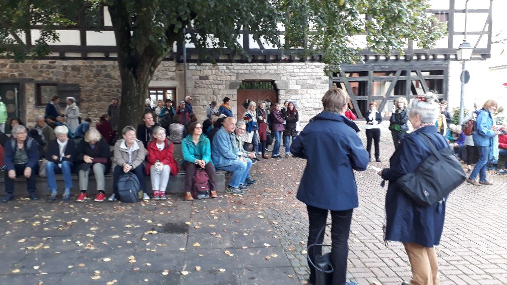 Großes Interesse am baf-Stadtrundgang „Le(s)ben in Tübingen“ im Rahmen der Reihe „Kennen Sie Tübingen“