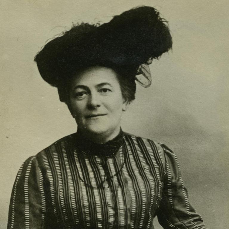 Clara Zetkin: Knoten oder nicht?